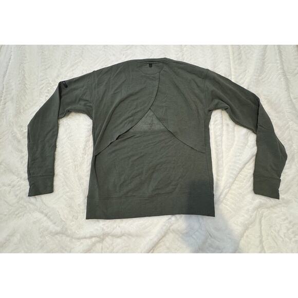 Under Armour Women's Open Back Workout Women's Sweatshirt Size XS Super Soft EUC - Picture 7 of 10